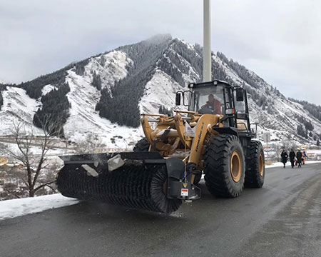 多功能除雪機(jī)